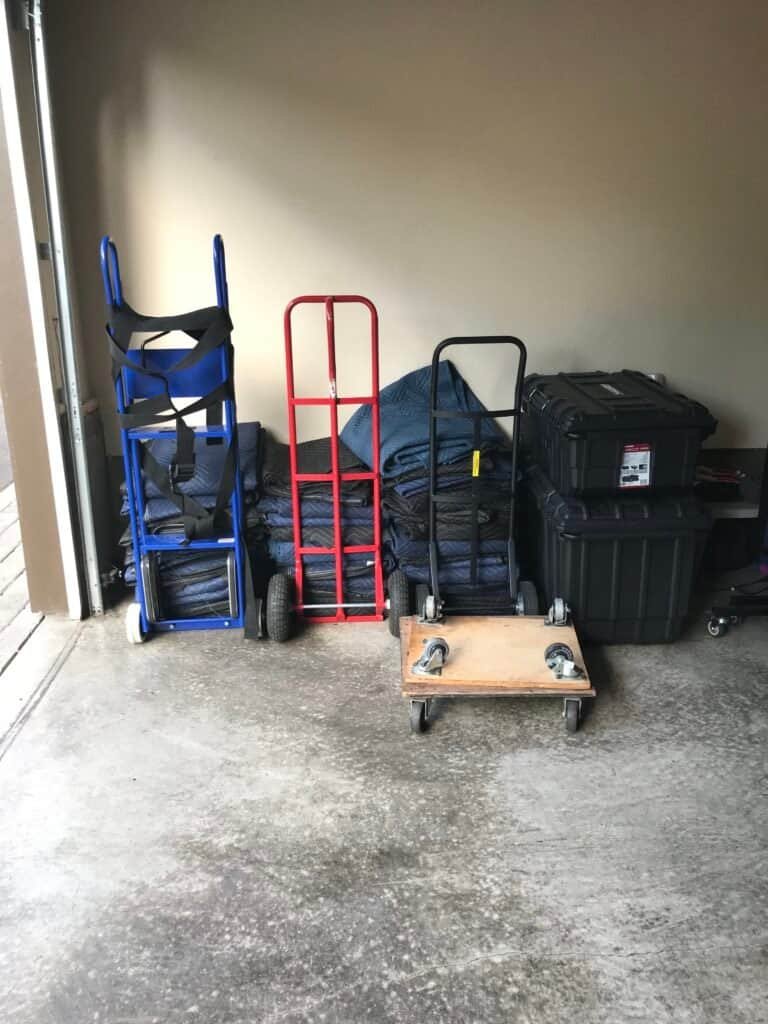 Cal's Moving crew member carrying boxes into a Redmond home